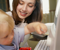 Picture of a mother and child using a computer.
